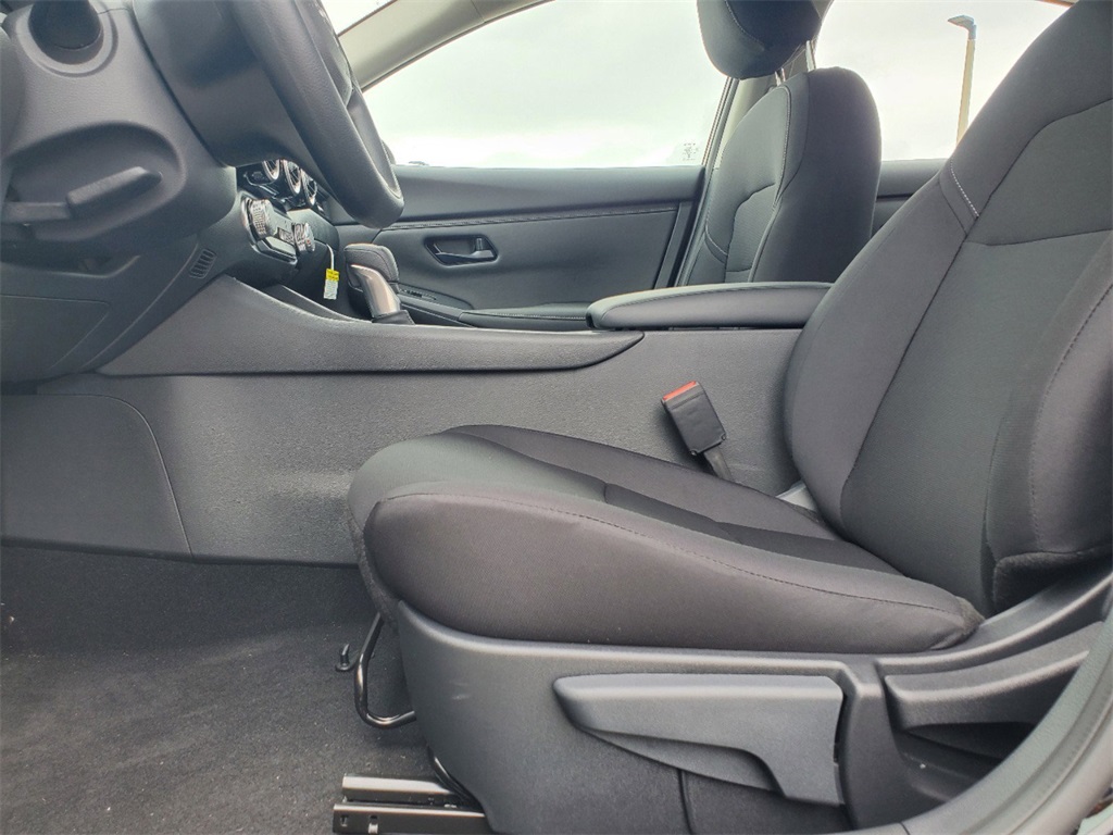 Vehicle image 9 of 13