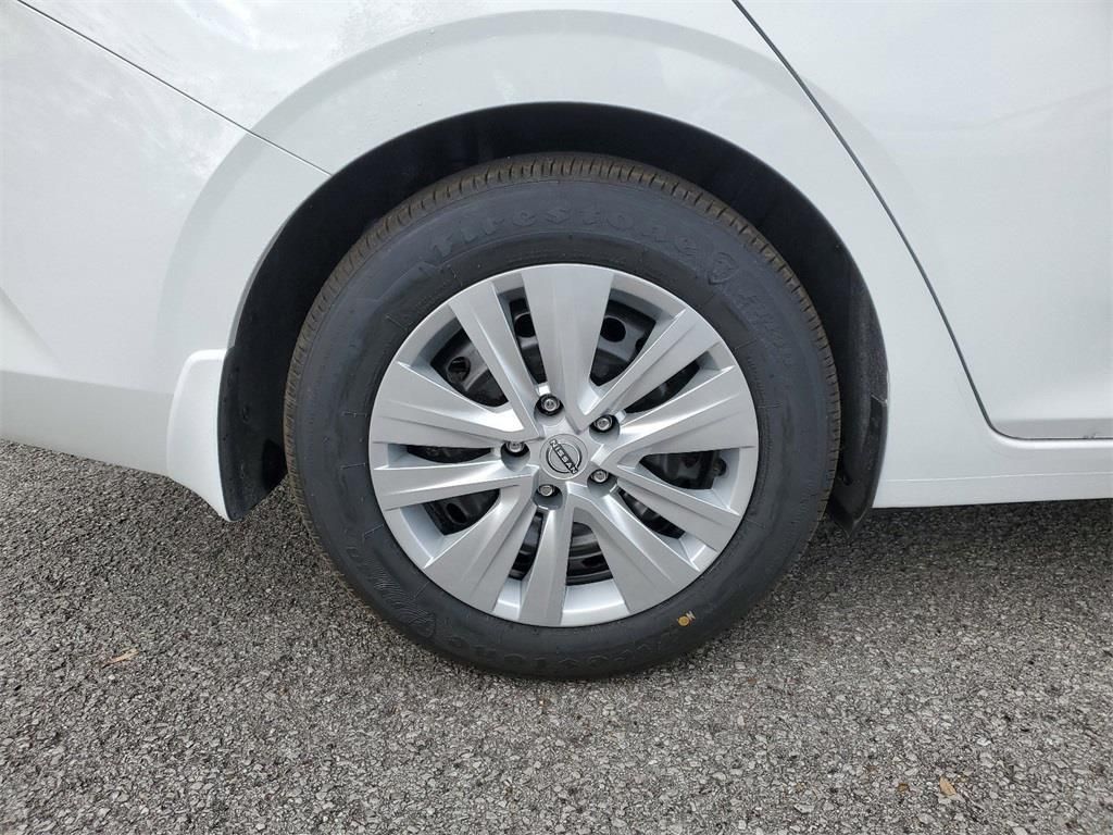Vehicle image 5 of 9