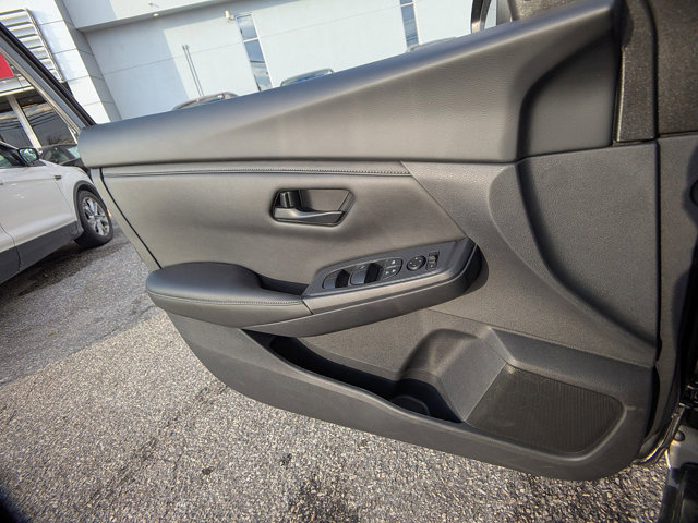 Vehicle image 17 of 25