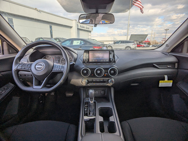 Vehicle image 13 of 25