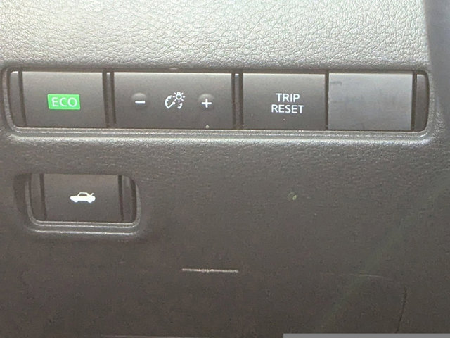 Vehicle image 18 of 25