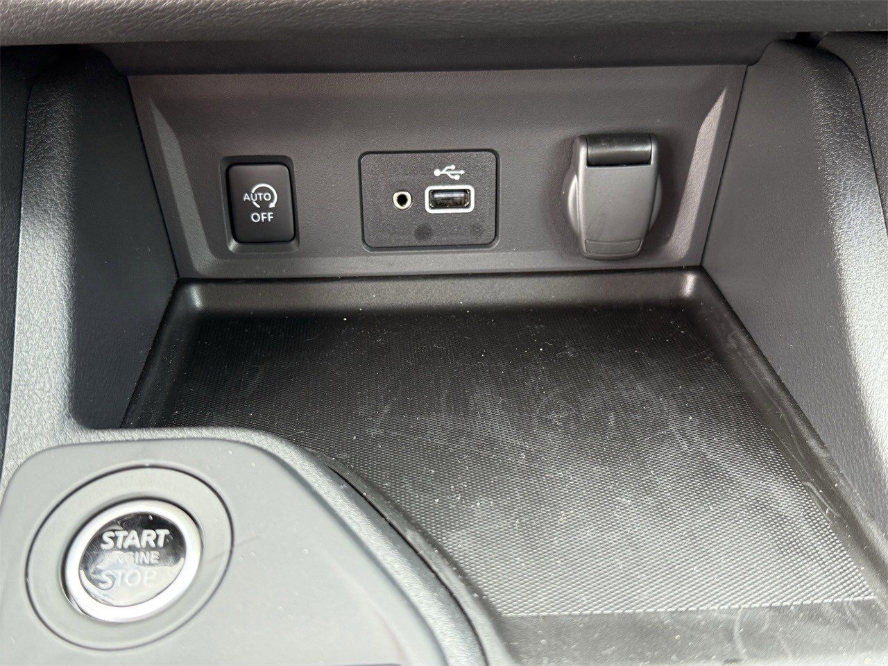 Vehicle image 27 of 36