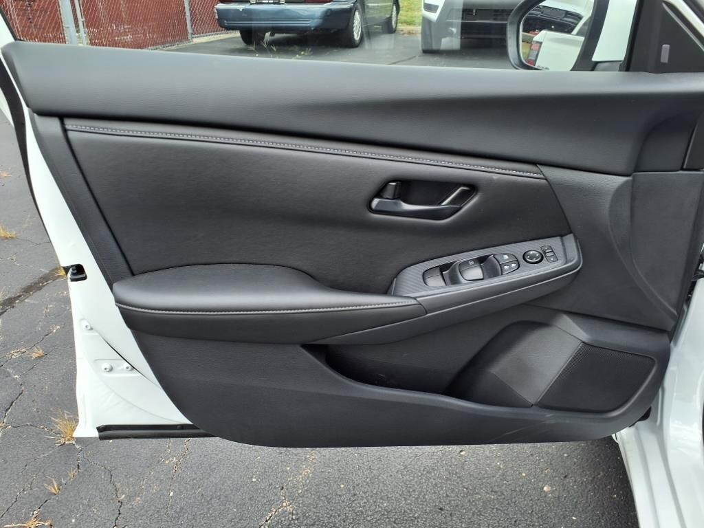 Vehicle image 22 of 26