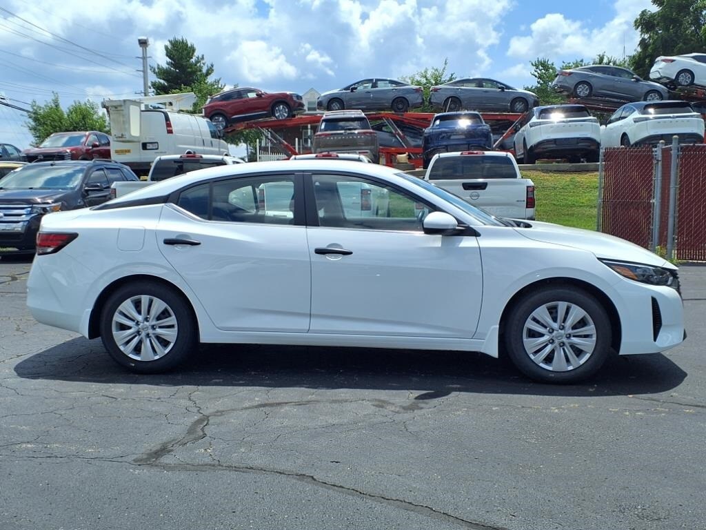 Vehicle image 4 of 26