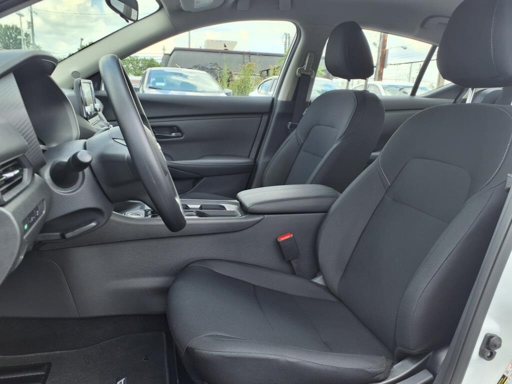 Vehicle image 11 of 26