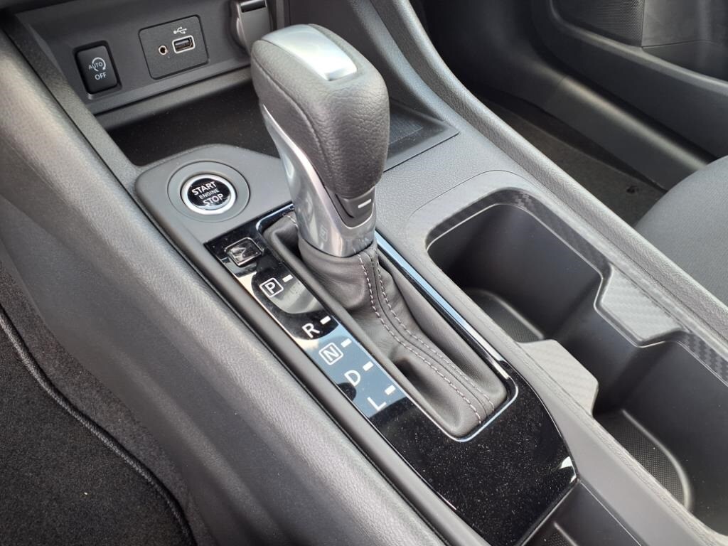 Vehicle image 21 of 26