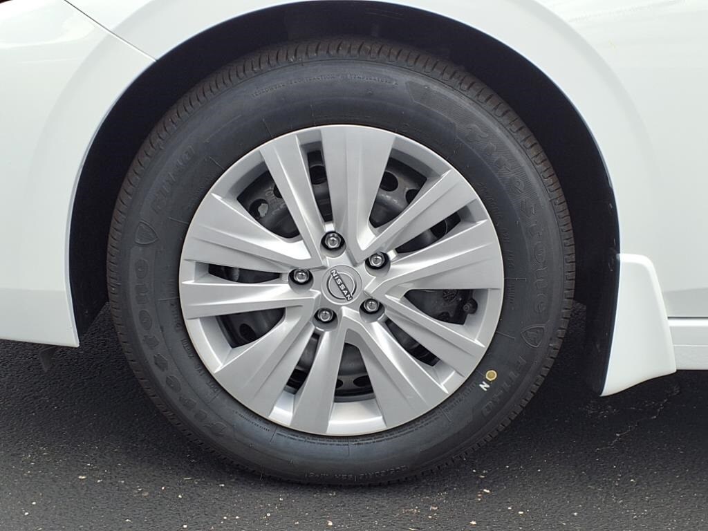 Vehicle image 9 of 26
