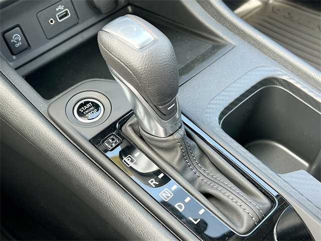 Vehicle image 24 of 33