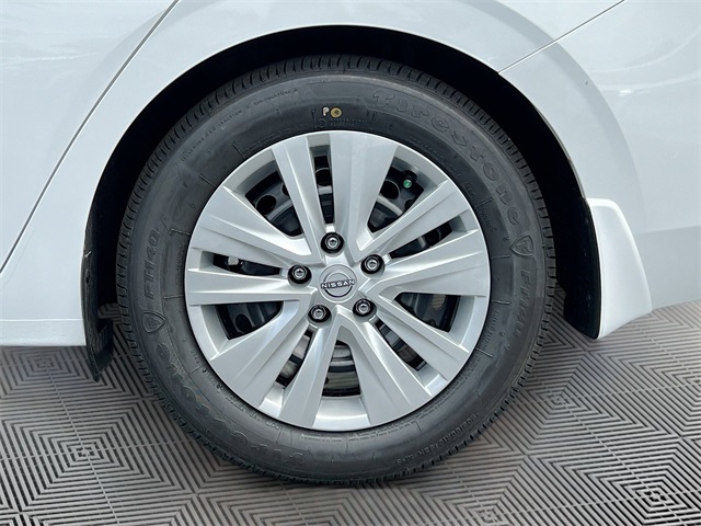 Vehicle image 9 of 33