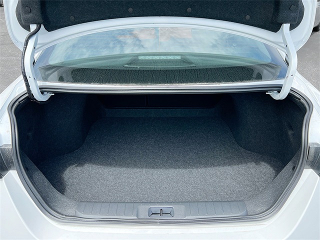 Vehicle image 10 of 33