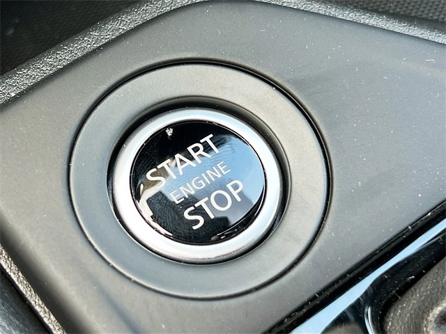 Vehicle image 27 of 33