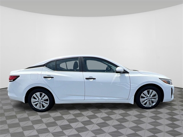 Vehicle image 4 of 33