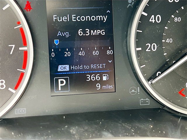 Vehicle image 21 of 33