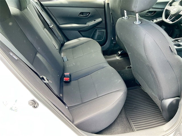 Vehicle image 11 of 33