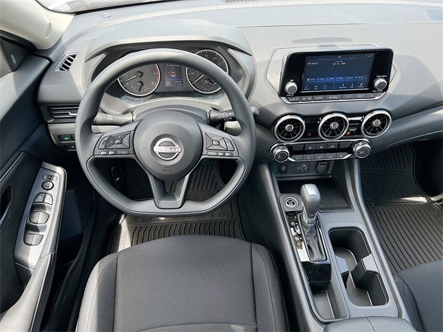 Vehicle image 17 of 33