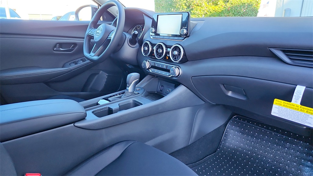 Vehicle image 27 of 38