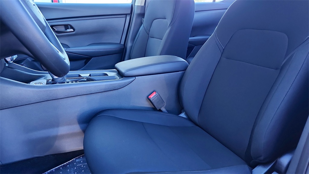 Vehicle image 10 of 38