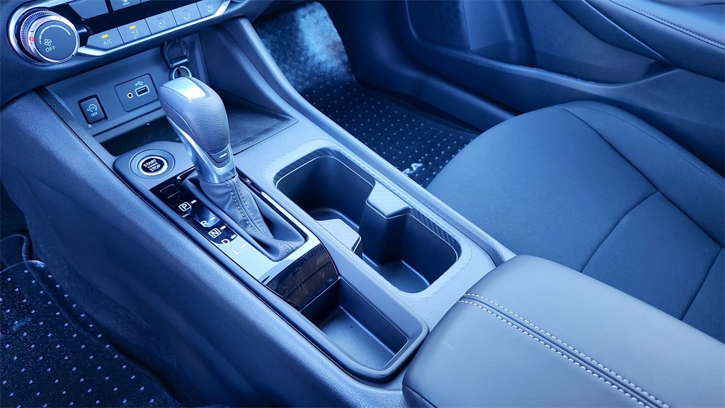 Vehicle image 14 of 38