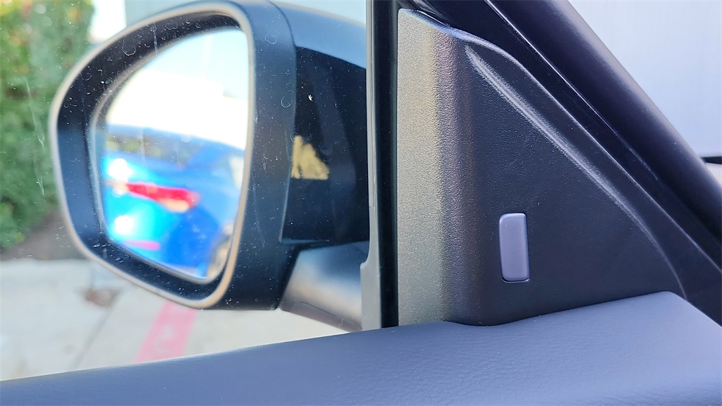 Vehicle image 11 of 38