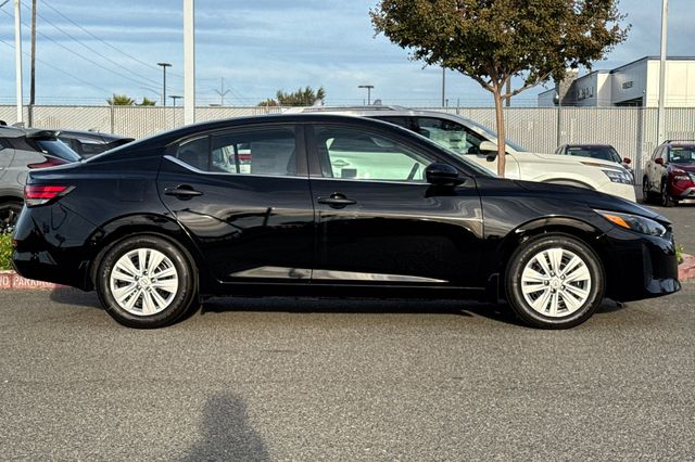 Vehicle image 4 of 17