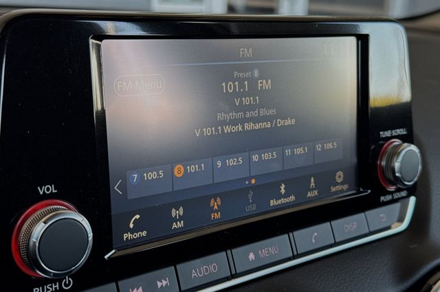 Vehicle image 11 of 17