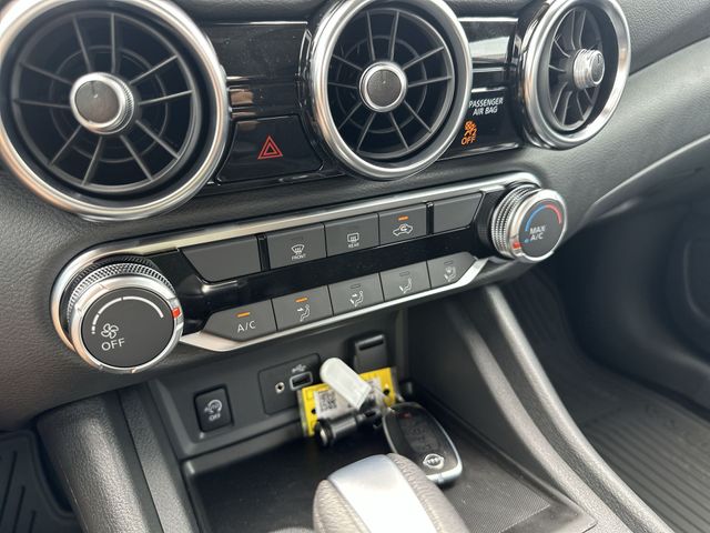 Vehicle image 27 of 35