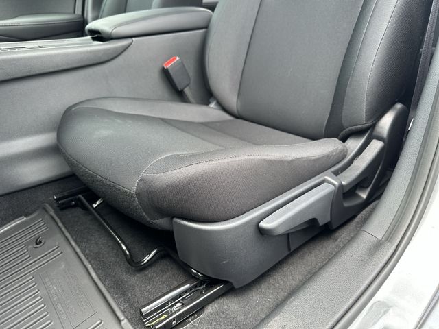 Vehicle image 33 of 35