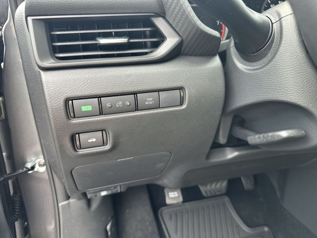 Vehicle image 14 of 35