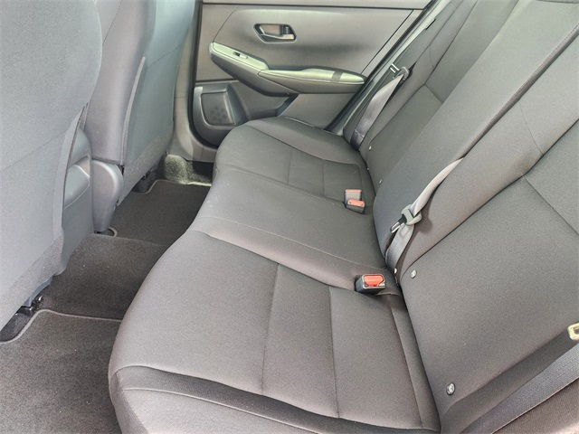 Vehicle image 10 of 22