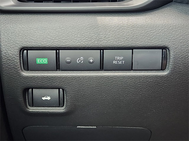 Vehicle image 18 of 22