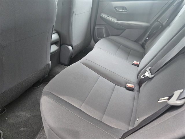 Vehicle image 11 of 21