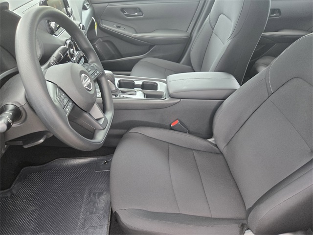 Vehicle image 10 of 21