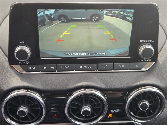 Vehicle image 14 of 21