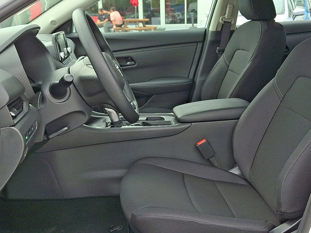 2025 Nissan Sentra S Image 7 of 17