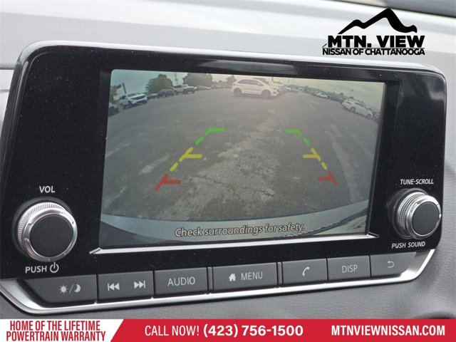 Vehicle image 15 of 17