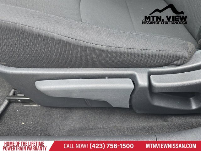 Vehicle image 8 of 17