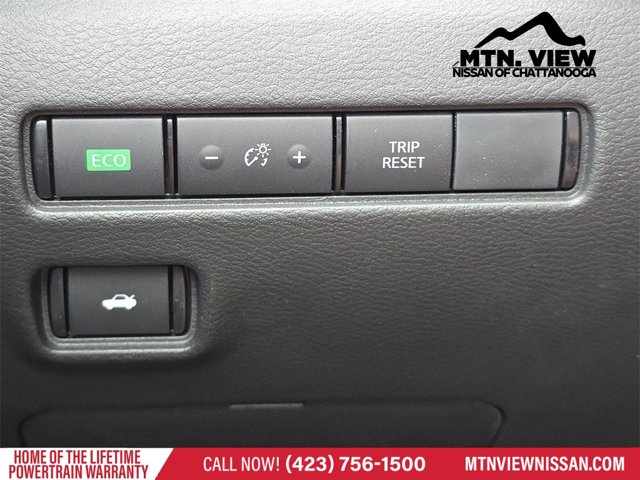 Vehicle image 12 of 17