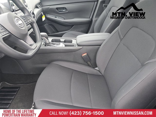 Vehicle image 9 of 17