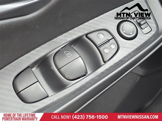 Vehicle image 11 of 17