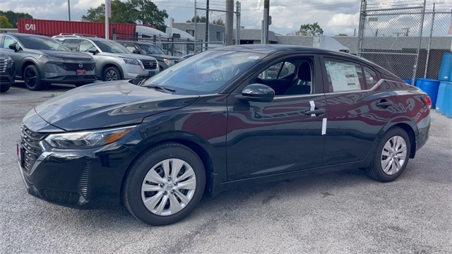 2025 Nissan Sentra S Image 1 of 23