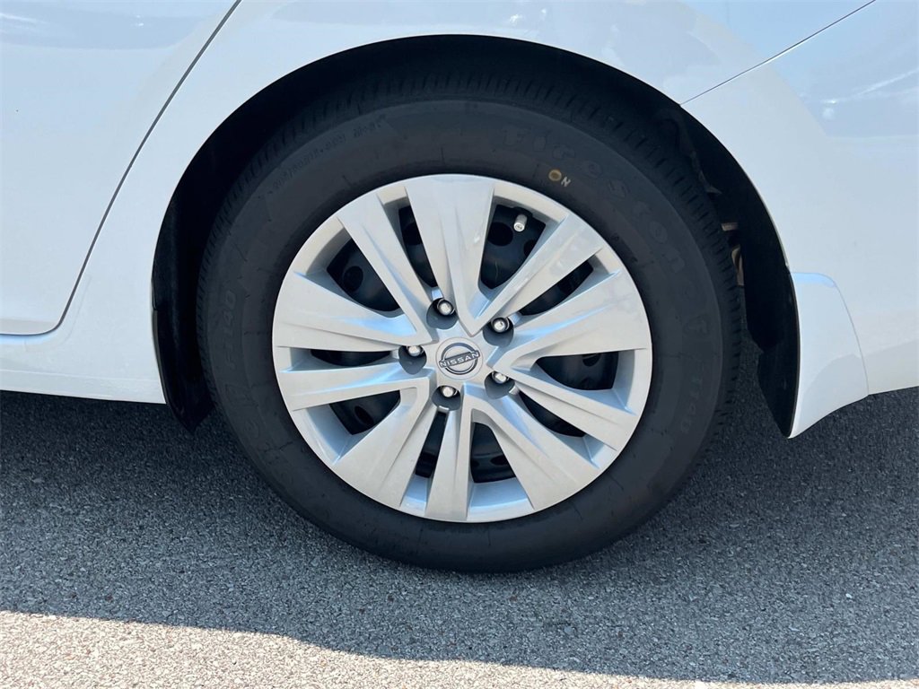 Vehicle image 11 of 41