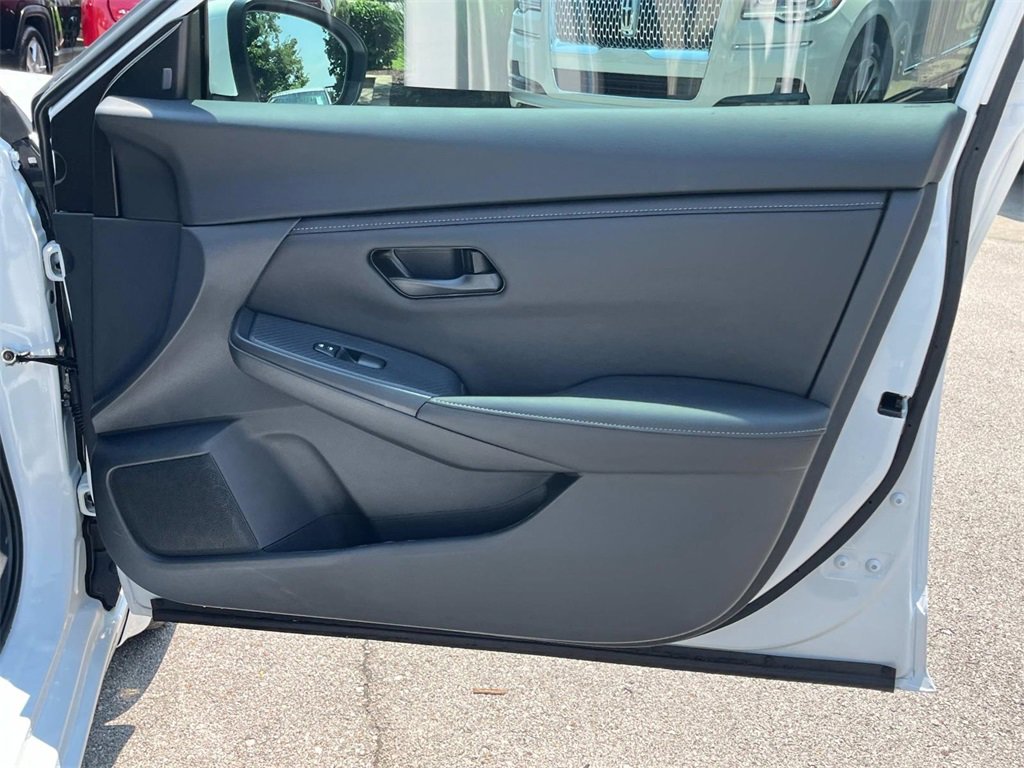 Vehicle image 19 of 41