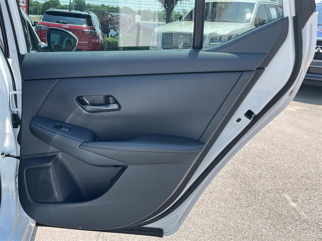 Vehicle image 17 of 41