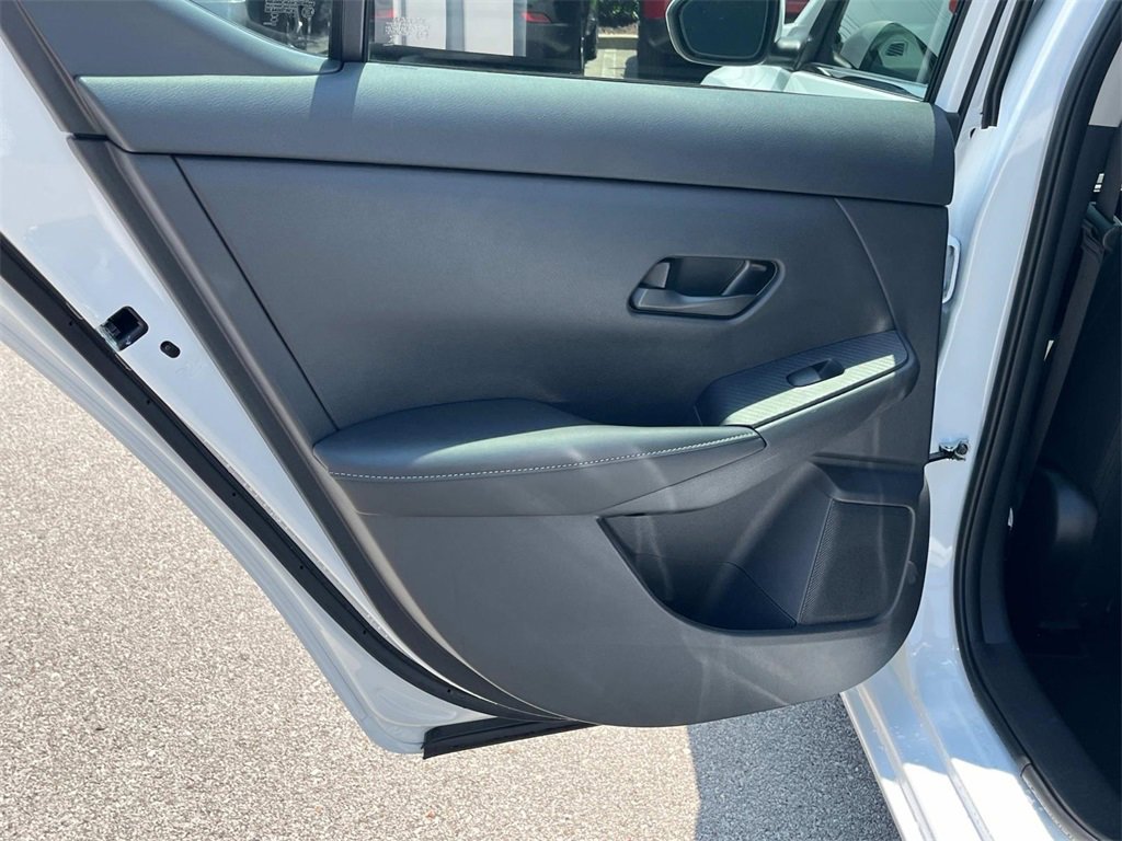Vehicle image 16 of 41