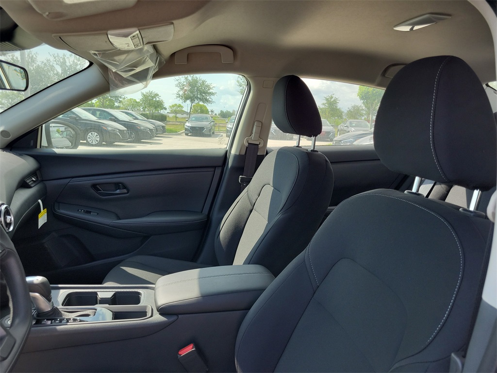 Vehicle image 9 of 11