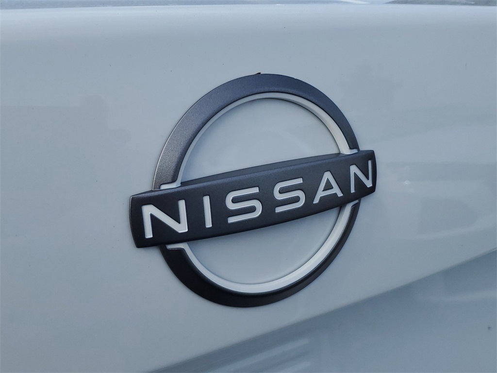 Vehicle image 4 of 11