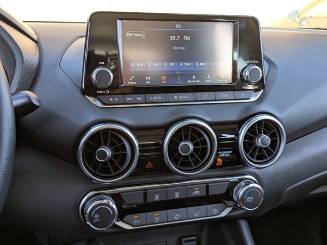 Vehicle image 17 of 22