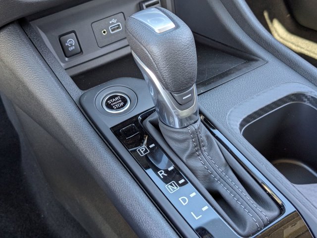 Vehicle image 18 of 22