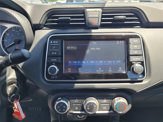 Vehicle image 8 of 10