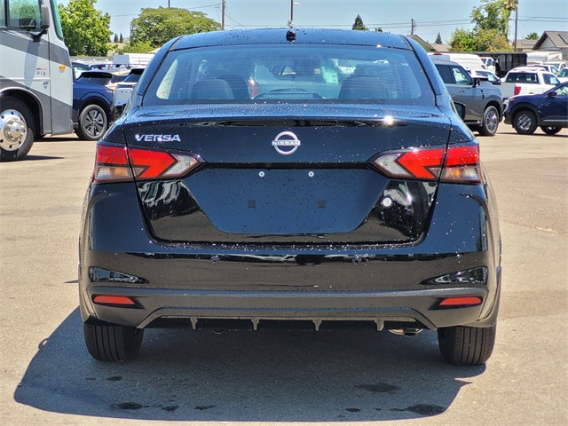 Vehicle image 4 of 10